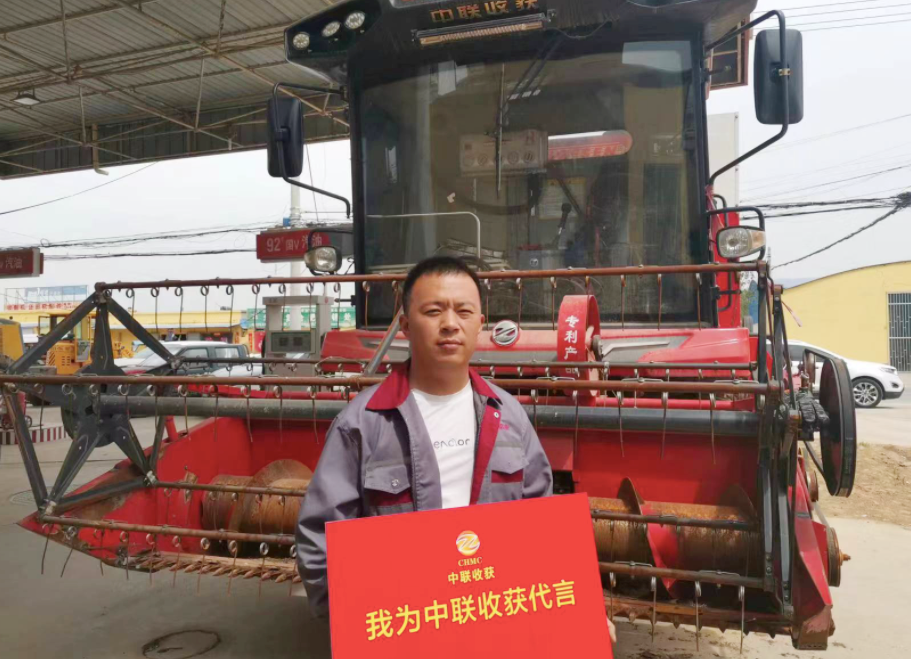有三臺挖掘機的董老板為何轉型開收割機？收的都是現錢！(圖1)